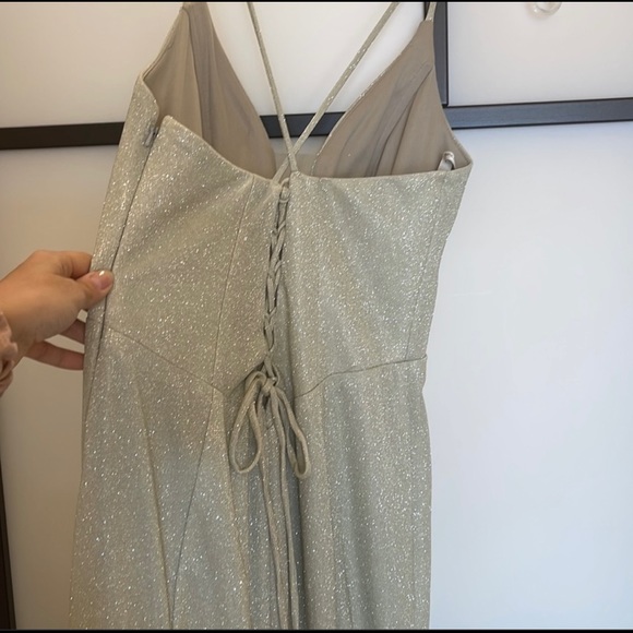 CHAMPAGNE PROM/WEDDING DRESS - Picture 2 of 5